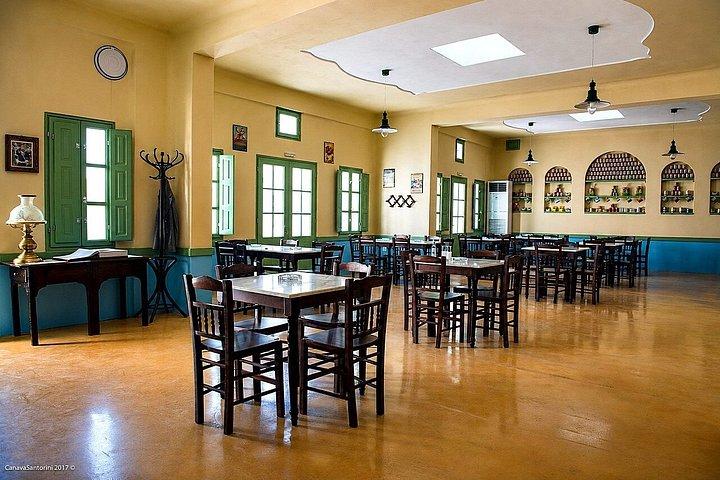 サントリーニ料理とワインのプライベートサンセットツアー
