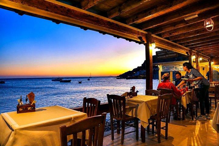 Santorini Private Romantic Tour with Wine Tasting & Dinner