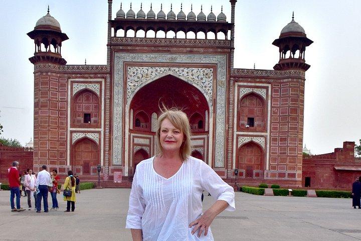 Agra: Fast-Track Taj Mahal Entry Ticket + Optional Guided Tour