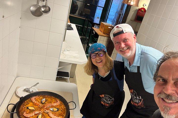 Paella and creative rices Workshop with Sangria in Madrid Center