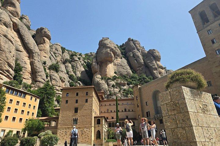 Montserrat Private Experience with Hotel Pickup,Cable Car & Lunch
