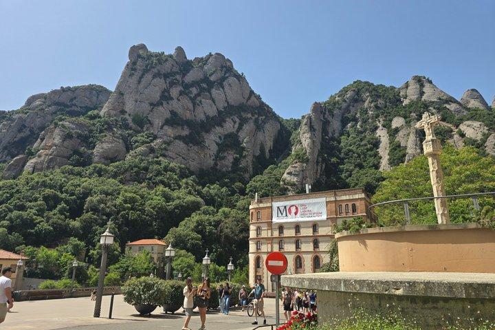 Montserrat Monastery Private Tour with Cable Car or Cogwheel