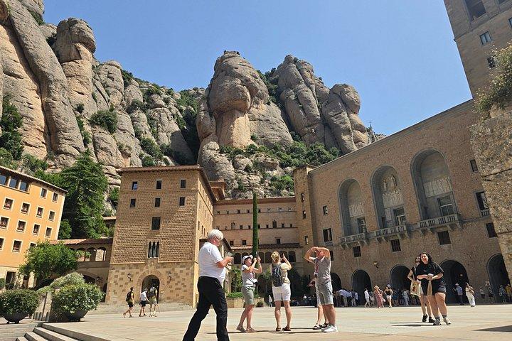 Excursion d'une journée privée Premium à Montserrat avec téléphérique