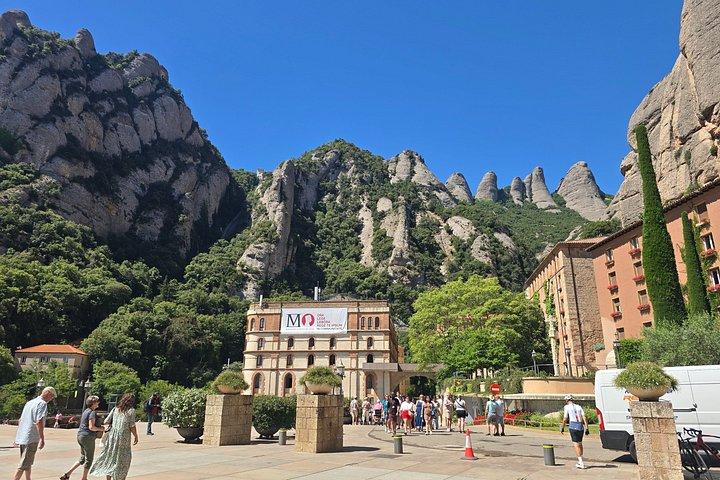 Montserrat Guided Tour with Optional Black Madonna & Cogwheel