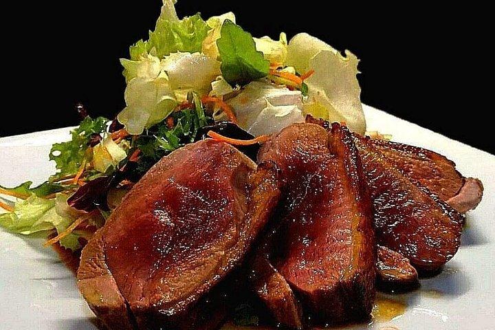 テレビシェフの家で食事 貸し切りのシシリアンディナー