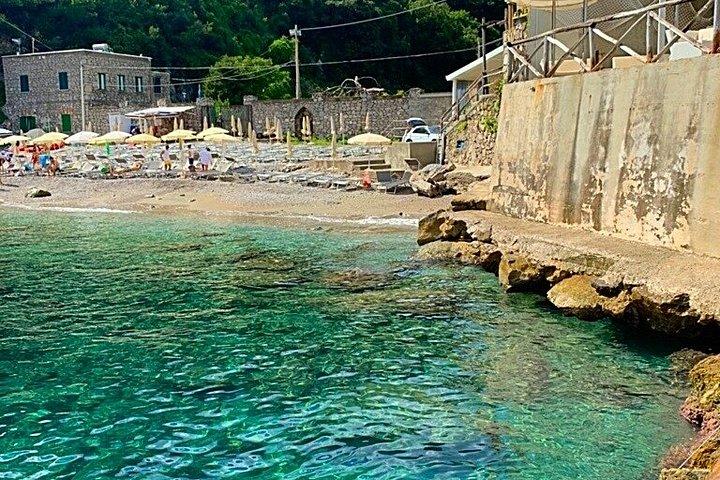 アマルフィ海岸プライベートボートツアー(ミノリ、マイオリ&アマルフィ発)
