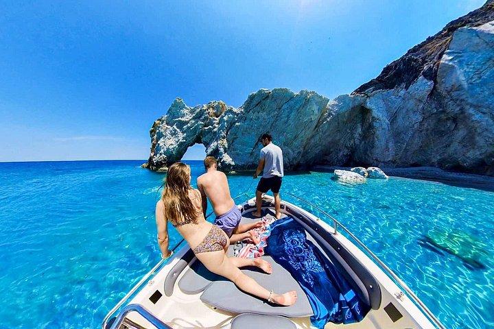 Zakynthos Naufragio privado y cuevas azulesCrucero con capitán local