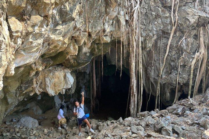Private Hiking nas cavernas do Tigre e visitar a praia Majahua