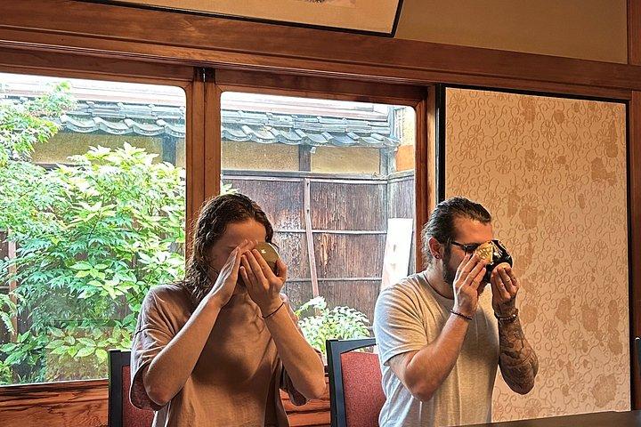 京都：150年続く絹商人の家で茶道