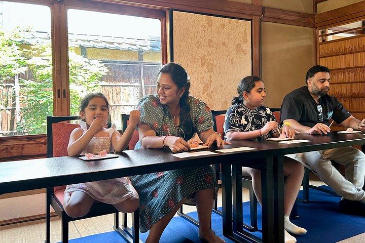 京都：150年続く絹商人の家で茶道