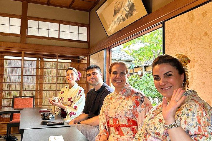 京都：150年続く絹商人の家で茶道