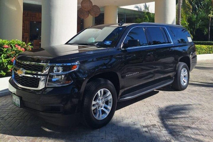 Trasferimento di lusso in SUV dall'aeroporto di Cancun agli hotel di Cancun.