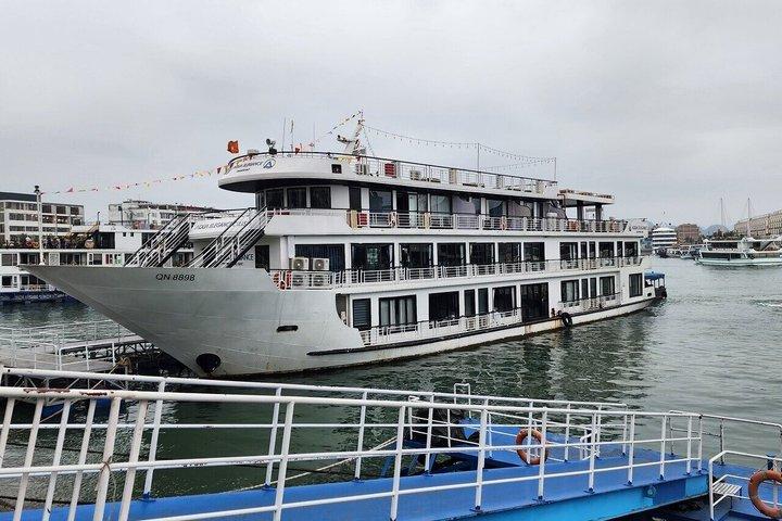 Crucero de 2 días y 1 noche por la bahía de Ha Long con balcón y comida con vistas al mar