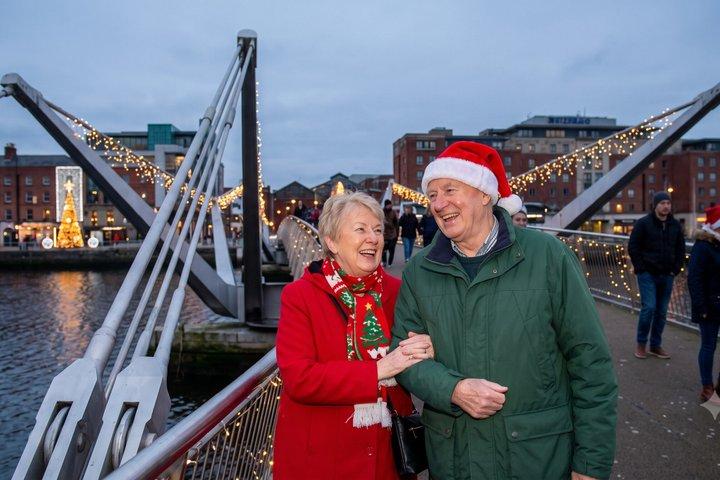 ダブリンのプライベートクリスマス遺産ウォーキングツアー