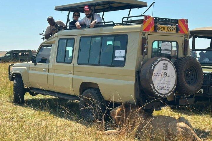 ナイロビ3日間マサイマラグループサファリ4*4車両付き