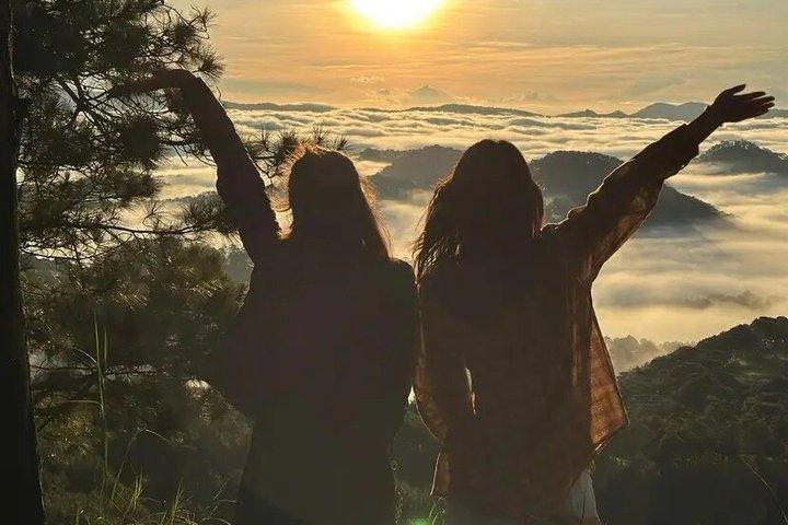 Erleben Sie Da Lat Wolkenjagd und Sonnenaufgangswanderung zum Hon Bo Peak