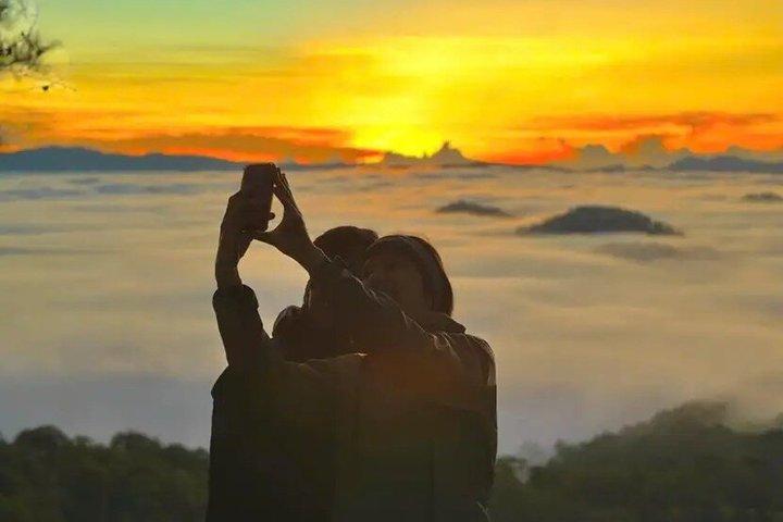 Erleben Sie Da Lat Wolkenjagd und Sonnenaufgangswanderung zum Hon Bo Peak