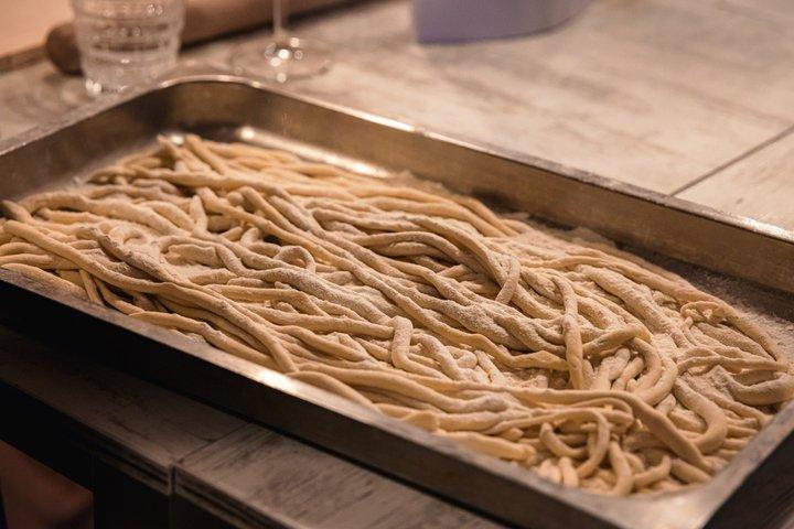 トスカーナの朝：キアンティでランチ＆ワインテイスティング付きパスタ作り