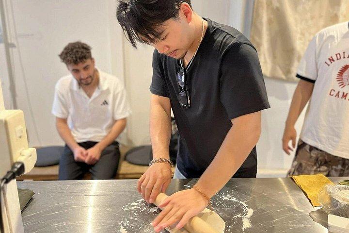 家庭風天ぷらうどんと餃子の作り方を学ぶ