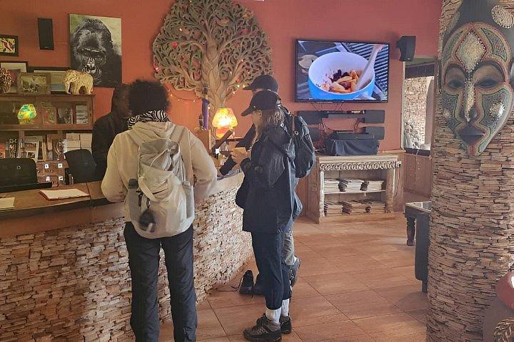 プライベート6日間霊長類追跡＆野生動物ゲーム観賞