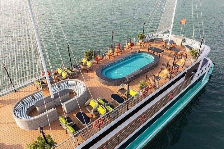 Ha Long: Cruzeiro de luxo com jacuzzi, caiaque, natação