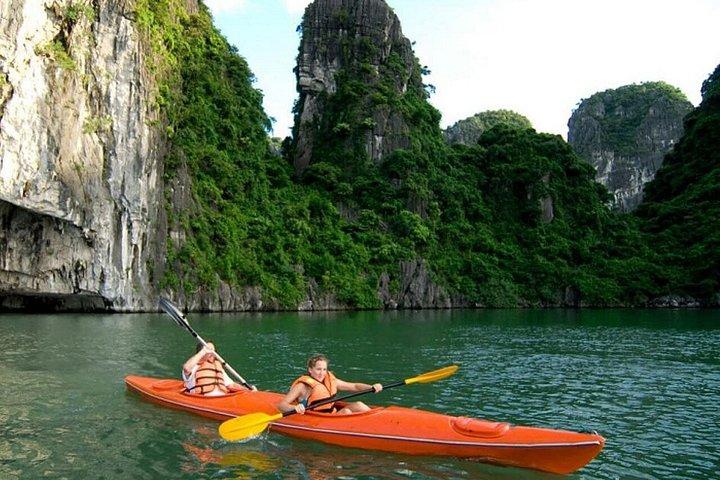Ha Long: Cruzeiro de luxo com jacuzzi, caiaque, natação