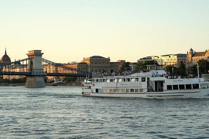 Budapest : Crucero nocturno garantizado Asientos en la azotea & BYOB