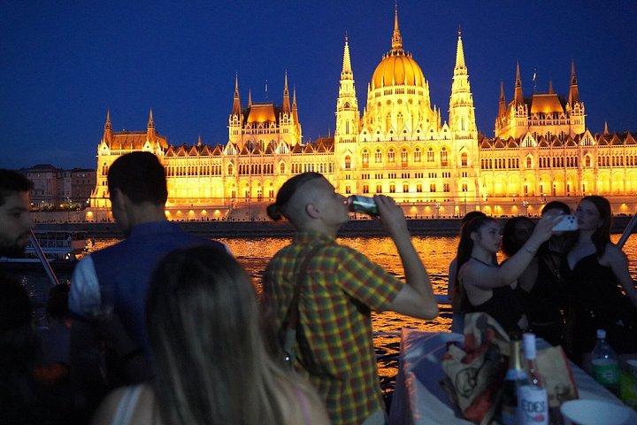 Budapest : Crucero nocturno garantizado Asientos en la azotea & BYOB