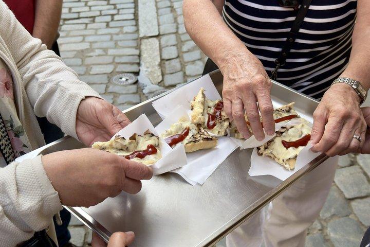 Krakow: Street Food Provning Walking Tour