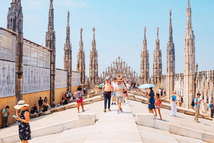 ドゥオーモ大聖堂、ナビグリ運河クルーズ＆24時間輸送