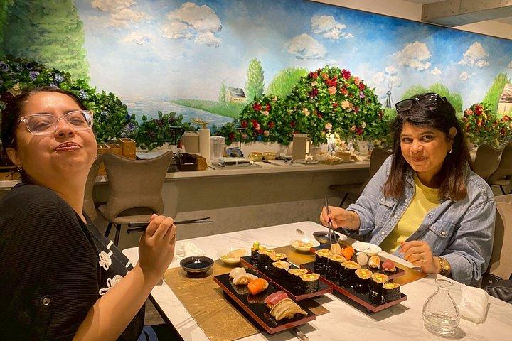 新宿での桜と寿司作り体験