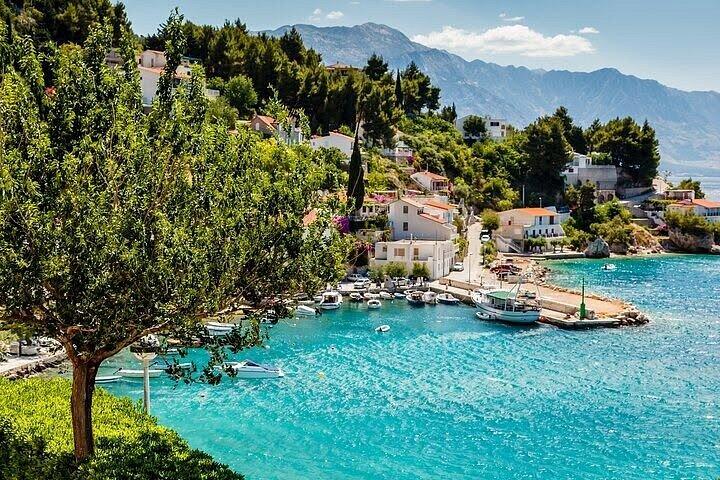 Private Transfer: Split to Dubrovnik + 2-Hour Customizable Stop