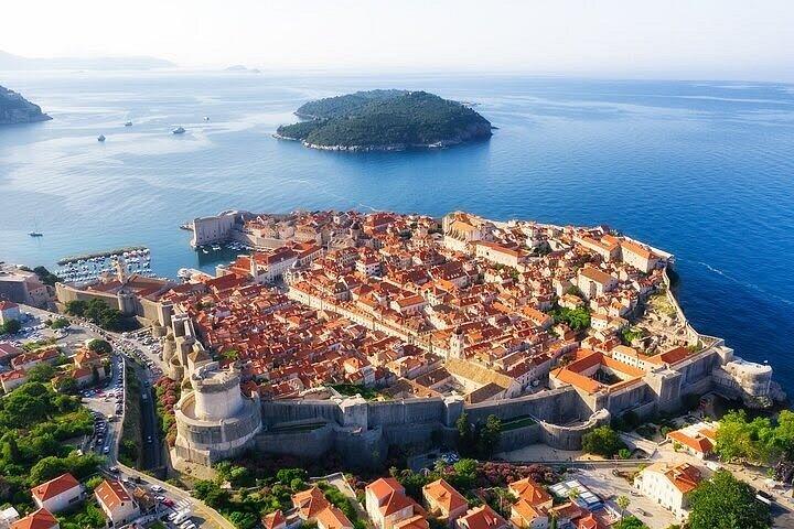 Private Transfer: Split to Dubrovnik + 2-Hour Customizable Stop