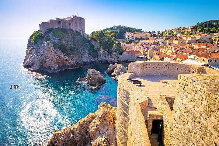 Private Transfer: Split to Dubrovnik + 2-Hour Customizable Stop