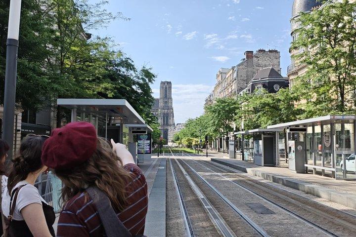 4つのテイスティング、ランス＆セラー付きパリ発シャンパン日帰り旅行