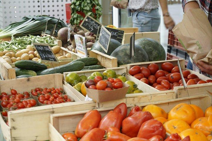 Authentische Bukarest Food Tour im Obor Markt