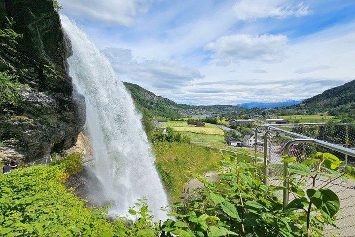 Bergen : Privater ganztägiger Wasserfalltag zum Hardangerfjord & Kreuzfahrt