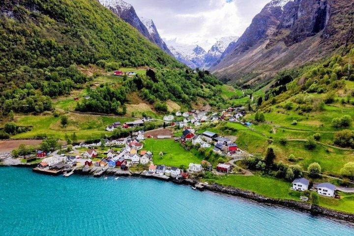 フィヨルドを巡るプライベートベルゲン旅行（ランチ付き）