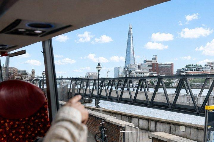 伝統的なフィッシュ＆チップスとロンドン観光バスツアー