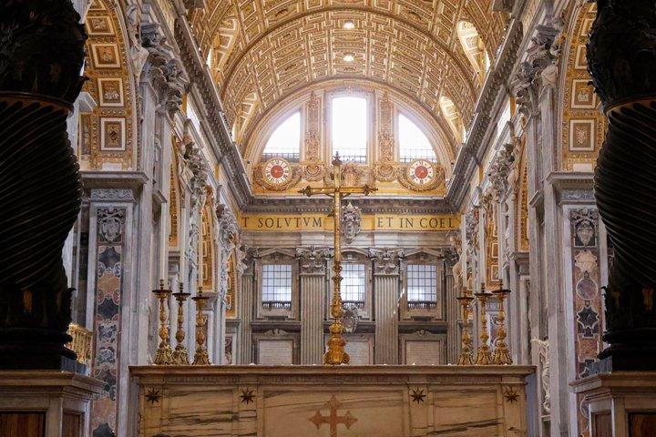 Tour of St Peter Basilica and Papal Tombs and Grottoes