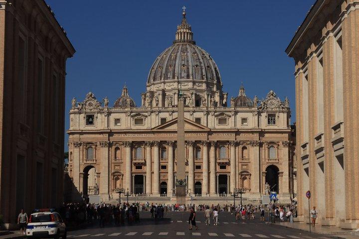 Tour de la Basílica de San Pedro y Tumbas y Grutas Papales