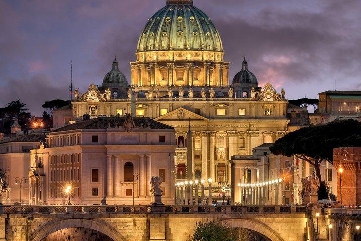 Tour of St Peter Basilica and Papal Tombs and Grottoes