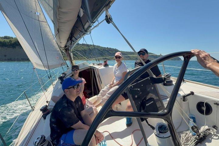SAILING BOAT 地元のおいしい味を味わう旅