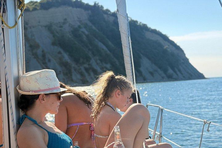 SAILING BOAT 地元のおいしい味を味わう旅