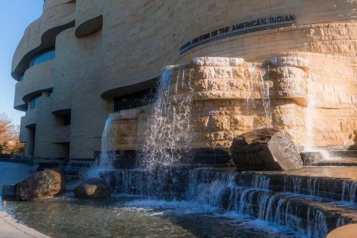 Private Smithsonian Guided Tour with Private Transportation