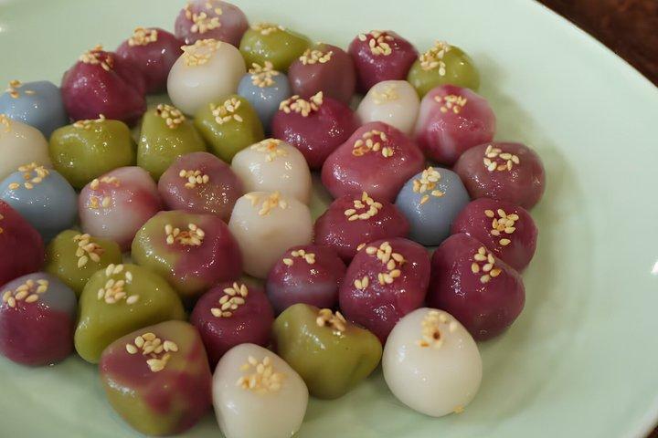 Hanoi Hidden ヴィラ : Make Floating Cake & Taste Fresh Lotus Tea(ハノイの隠れ家ヴィラ:フローティングケーキを作り、新鮮な蓮茶を味わう)