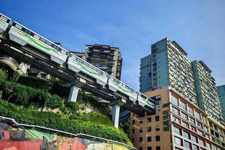 真のローカルモノレール鍋の秘密の景色と重慶シティウォーク