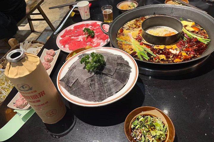 真のローカルモノレール鍋の秘密の景色と重慶シティウォーク