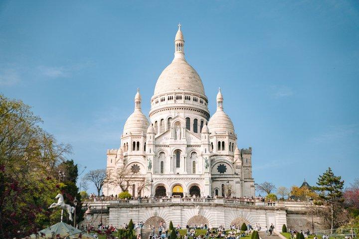 Montmartre Zelfstandige Tour van Schandaal en Kunst