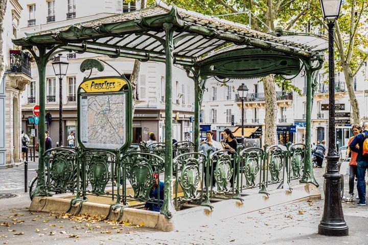 Montmartre Zelfstandige Tour van Schandaal en Kunst